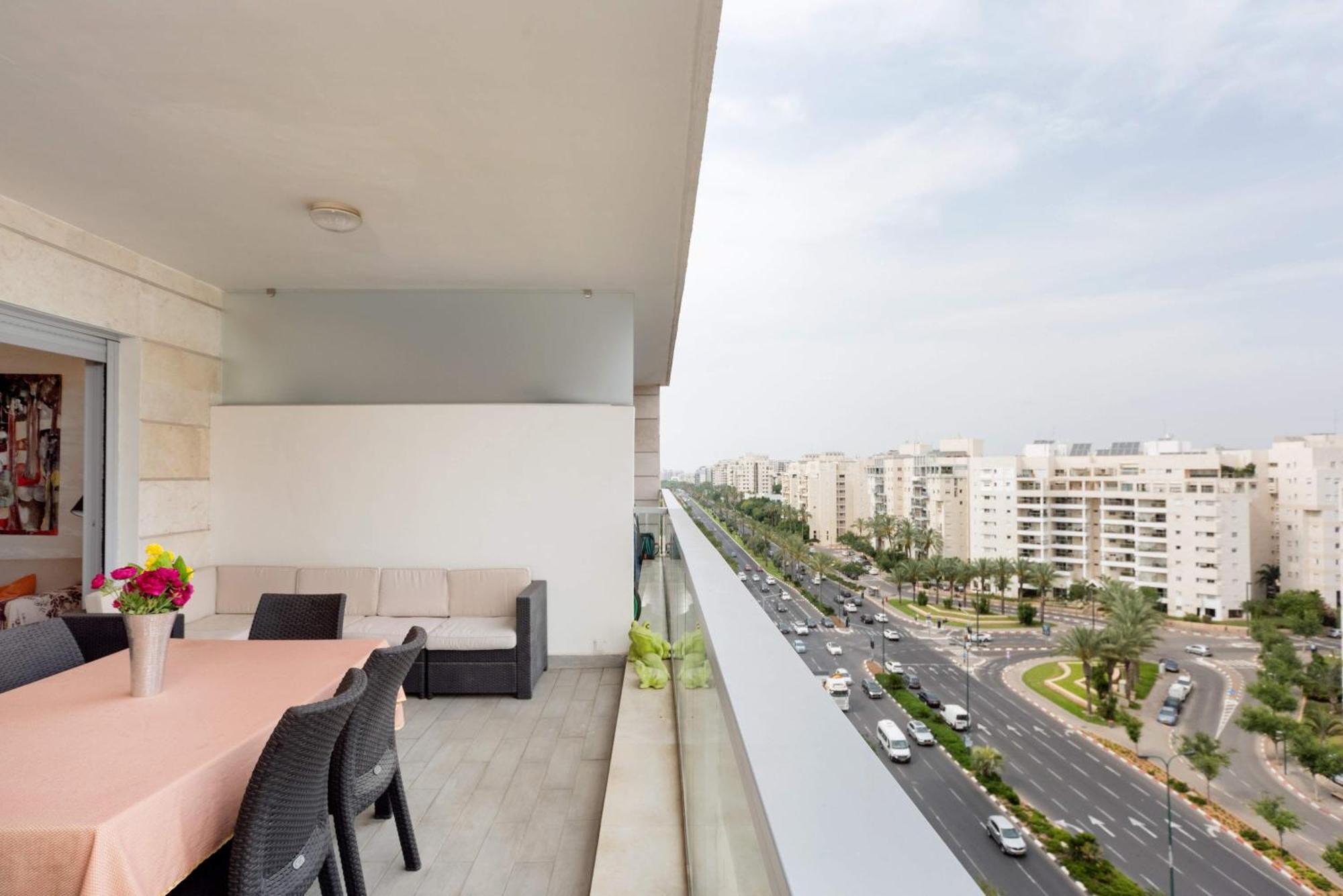 Urban Gem With Outdoor Lounge By Sea N' Rent Apartment Tel Aviv Ngoại thất bức ảnh